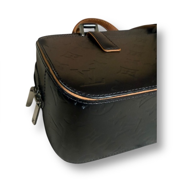 Louis Vuitton Monogram Mat Shelton - Picture 2 of 14